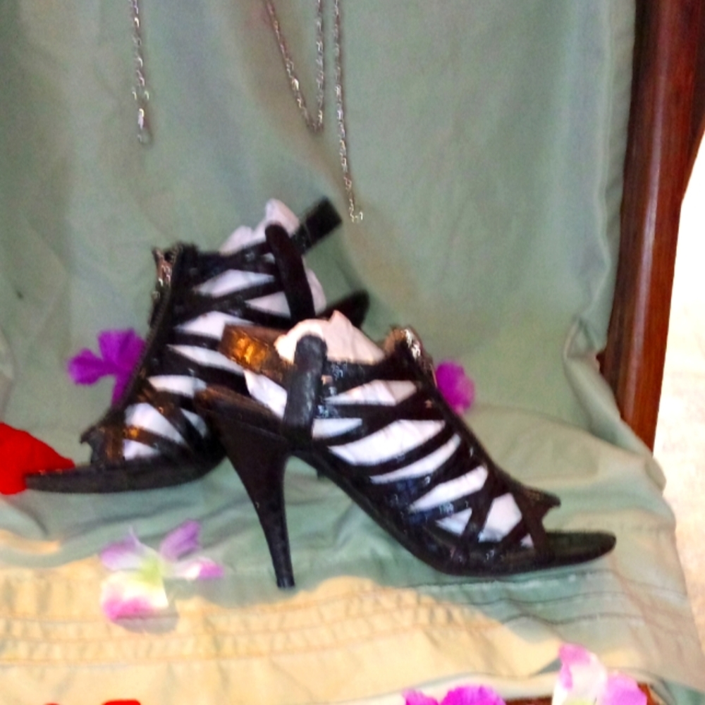 Fergalicious shoes by Fergie black sexy size 6 and 1/2